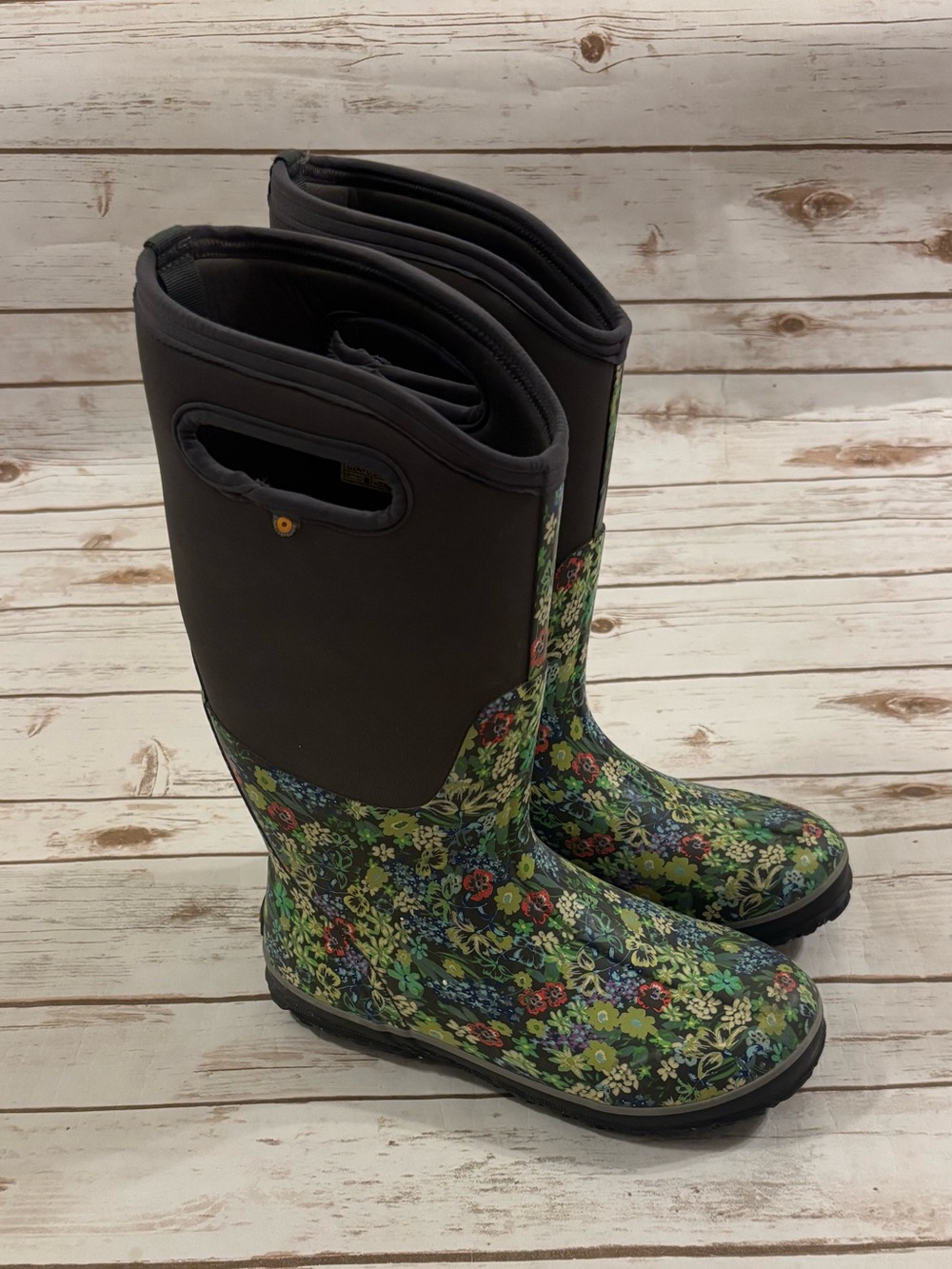 Bogs Women’s Classic Night Garden Style Size 9